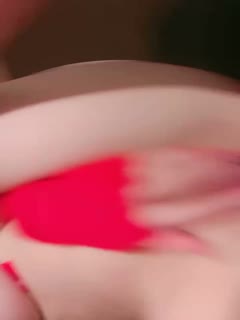 又一顶级的极品尤物下海出没！纯天然的白虎 不是刮毛的那种，是不长毛的那种，曾经超火，奶子小b超粉，简直极品