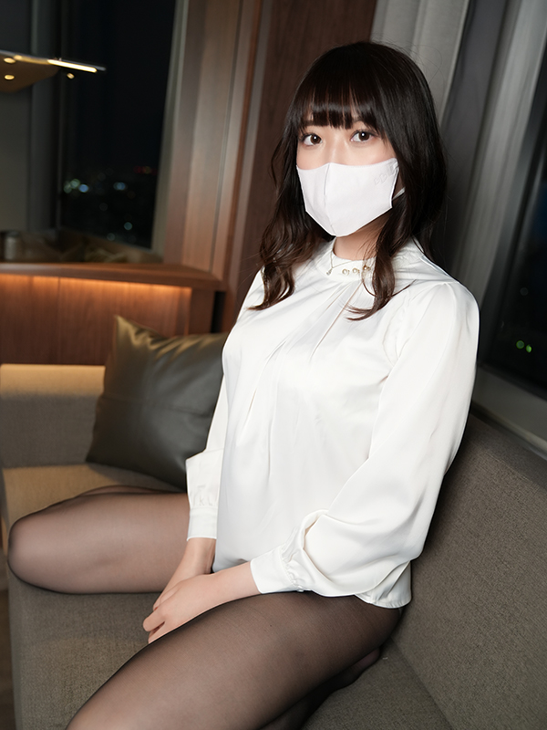 【有码】FC2-4309877 ★素人メス狩り★エッチなスマホ屋さ ん·めい27歳★発情しっぱなしの汁だくまんこにゴム無